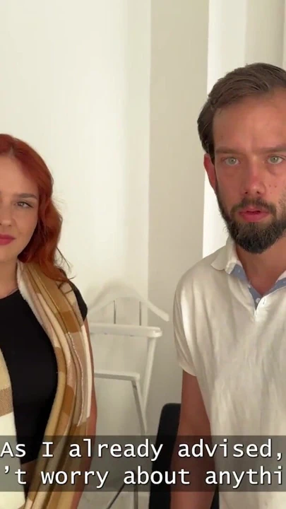 HUNT4K'dan çene düşüren an Kızıl saçlı çilli bebek erkek arkadaşının önünde sikişiyor"