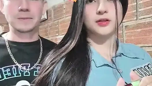 Onlar eve gelmeden önce tek başıma mastürbasyon yapmaktan faydalanıyorum