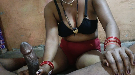 Hintli kadın erkek arkadaşı tarafından sikiliyor