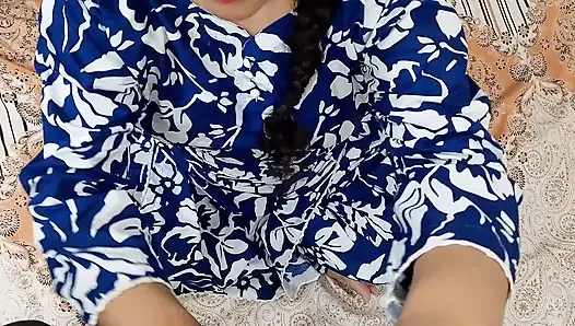 Süper ateşli götlü ateşli Hintli kadın sikişiyor