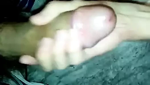 Punheta por baixo da divisoria 1