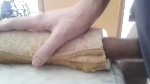 Büyük yarakla sikişiyor