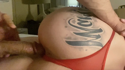 Yeni kızın pembe amının içinde dev yarak! Zorla sikişiyor