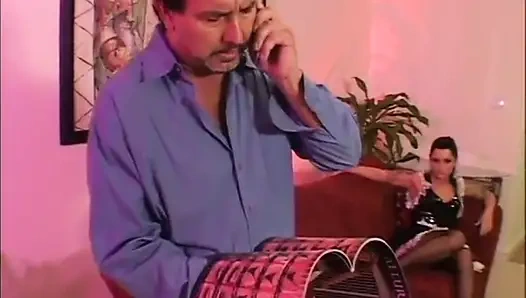 Dövmeli büyük memeli amcık yalıyor mastürbasyon yapıyor anal sikişiyor