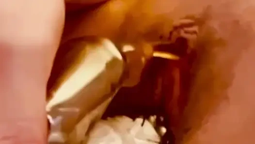 Orta yaşlı seksi kadın amcığını sikiyor