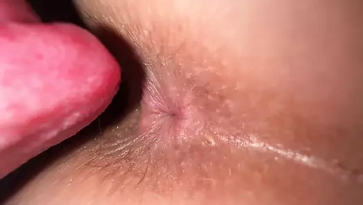 Üvey babam bir öğütme makinesiyle çalışıyor. Her akşam amımı deli gibi eziyor.