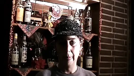 Amatör Alman fahişe büyük bir dildoyla amını sikiyor