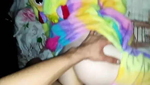 Babalar minik üvey kızını ıslak amından sikiyor!