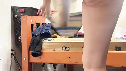 Hana Писает, потому что не может справиться с этим