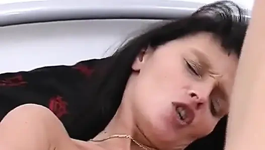 Bu Alman genç kızın senin için amını açmasını izle