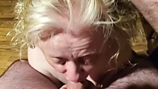 Karısı bir oral seks ile taşaklarımı boşaltıyor