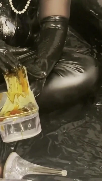 Незабываемый момент после "грязной продовольственной фетиш-сессии мастурбации - полная версия"