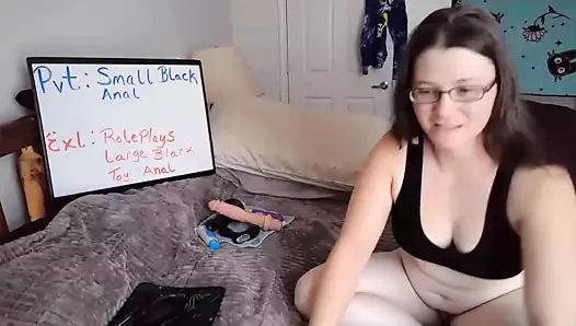 Seksi ev kadını kedicik kurt memnun etmek ve memnun olmak için burada