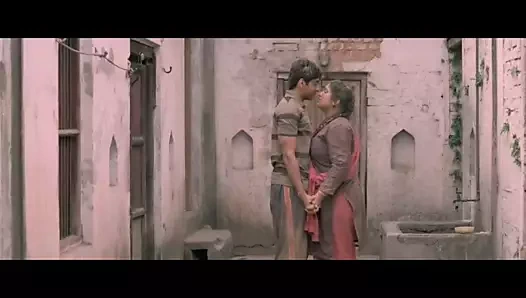 İri güzel kadın öpücüğü