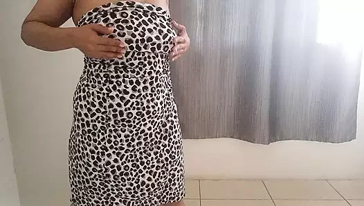 Bu süper seksi sevimli kızla sabah mastürbasyonu ve arkadan pozisyon alıyor