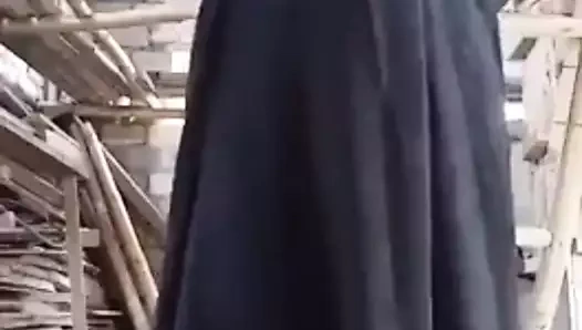 Hint kız ile çıplak göğüsler