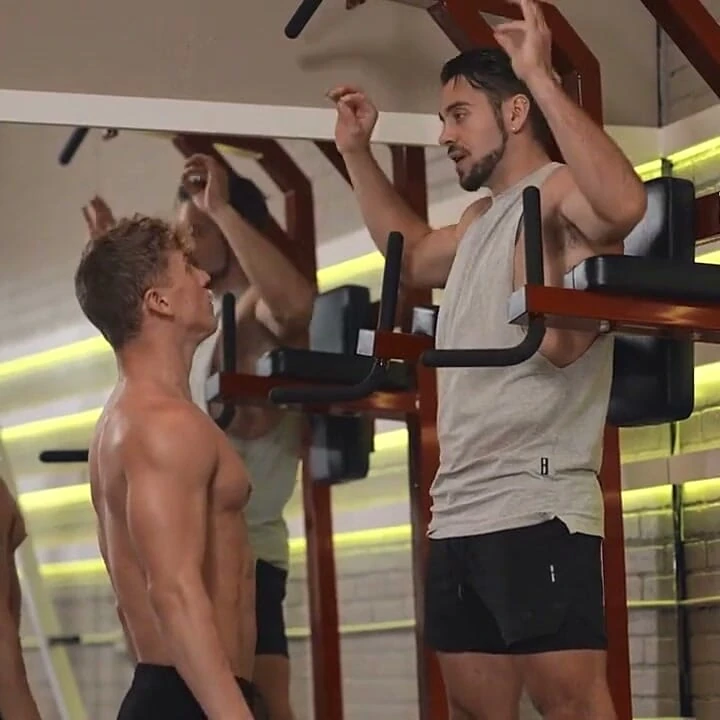 Erkekler - Devy ve Kyle Connors'ın yarak güreşi