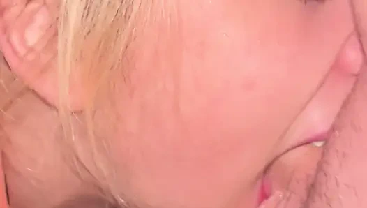 Spor salonundan önce ıslak gırtlağına kadar sakso