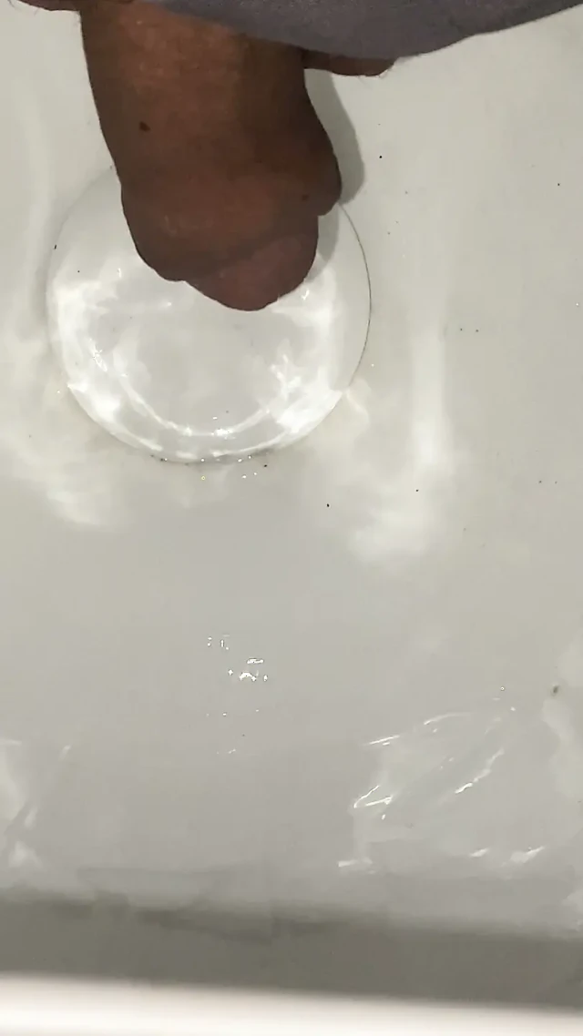 Gerçekten ateş gibi bir sikim var ve içine bir delik açmaya çalışıyorum, tüm o gazı içine boşaltmak için