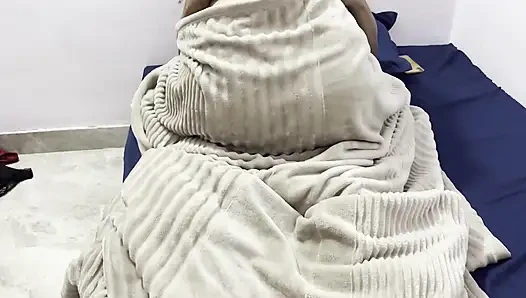 Hintli pdosi yenge sert sikişiyor
