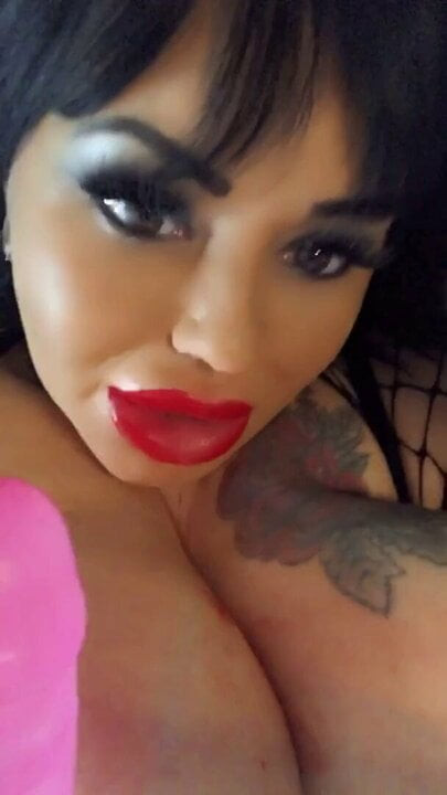 Brit Sexy BBW Gilf in fishnets & corset – H-Cup Fuckslut, Filth