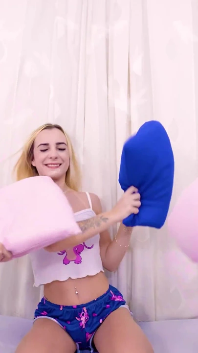 Üvey kız kardeşler arasında mükemmel sikiş! Gaby ve Liz Lary ile birlikte büyük yaraklı adamı mutlu ediyor!