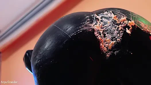 Seksi lateks fetiş videosu doğum günü pastası