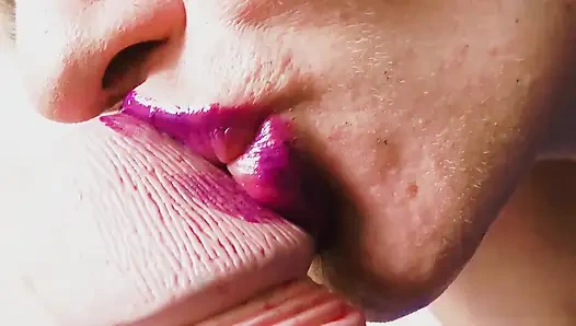 Öpüşmeye itiliyor (bölüm 4)