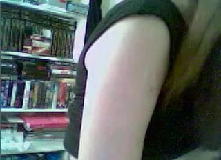 kam üzerinde göğüsleri gösteriliyor