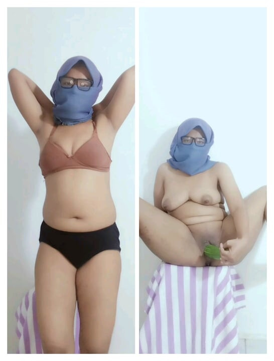 Köylü kız onunla oynuyor