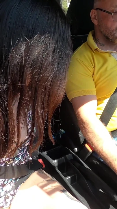 Ateşli dövmeli kaltak uber'a amıyla para ödüyor