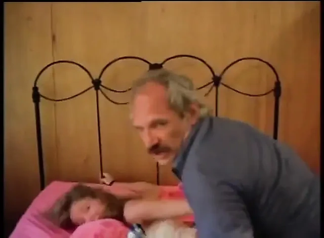 Yaşlı ve genç nostaljik amcık büyük yarak emiyor