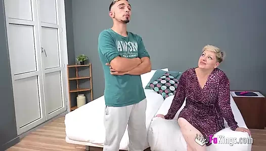 40 yaşında boşanmış olgun sara duval genç erkeklerle seks hayatını kurtarmak istiyor