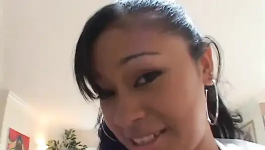 Bu büyük siyah yarak küçük amcığı için çok büyük