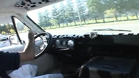 Tavlanan genç kız sikiliyor ve amına boşalıyor