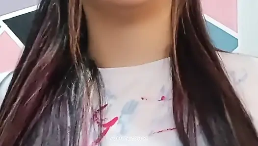 Sadık takipçilerimle görüntülü görüşmeler size büyük göğüslerimi ve vajinamı gösteriyorum