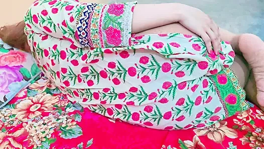 Güzel evli üvey kız kardeşim eve tek başına geliyor-Hintçe ses 🥵