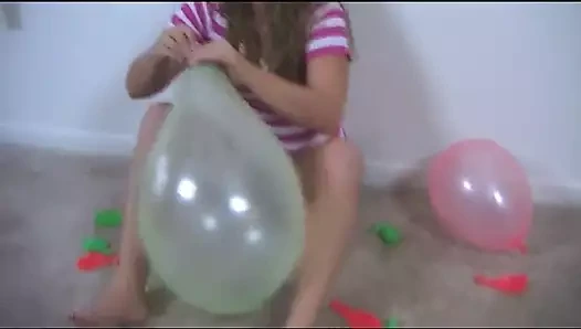 Bbw krtisty balonlarla oynuyor