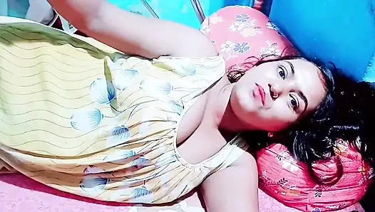 Моя горячая бхабхи застукала меня, когда я мастурбировал полностью в моей комнате