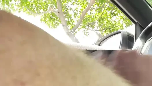 BeENJoY - She watches me as she gets into her car. She glanced several times before leaving the parking lot