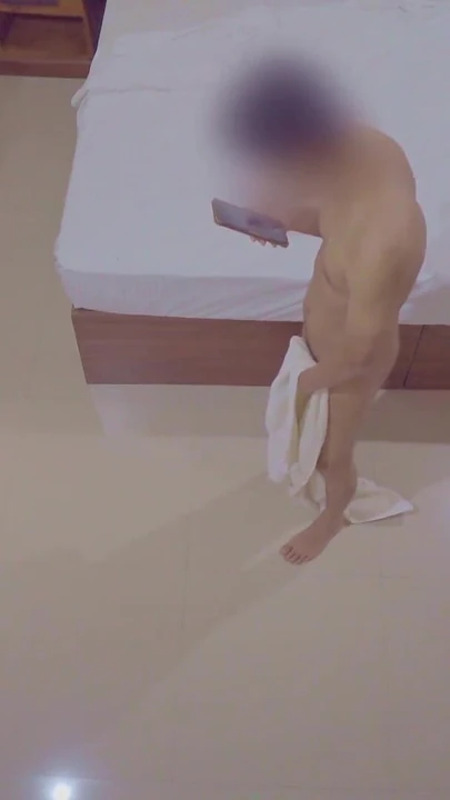 Незабываемый момент из "возбужденный мужчина показывает для курьера"