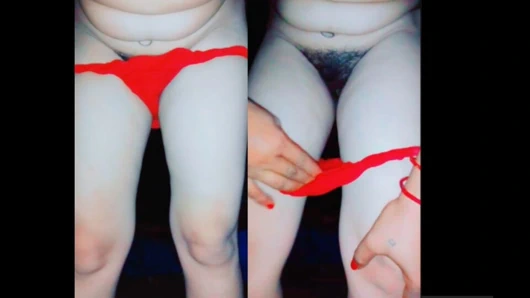 Ateşli seksi kalın sarışın götünü ve çok yumuşak amcığını gösteriyor