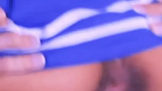 Kız öğrenci öğretmeninin üstüne atlamak için kaçıyor.