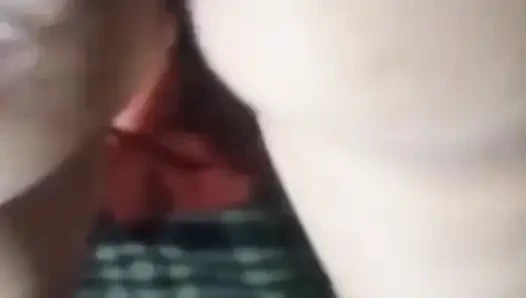 Üvey erkek kardeşim beni eğlendiriyor