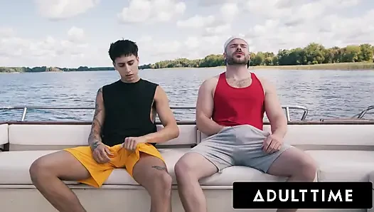 ADULT TIME - heteroseksüel arkadaşlar Marcus Mcneil ve Angel Elias hayal kırıklığı yaratan tekne gününü sert sikişe dönüştürüyor