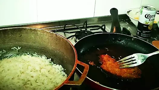 Pablon3grobar - gırtlağına kadar yarakla yemek yapıyor