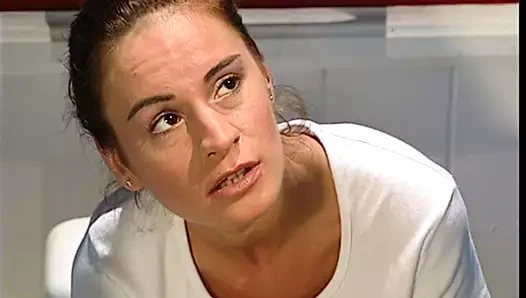 Randy adam ateşli seksi orospuyla sikişiyor, sonra yüzüne boşalıyor