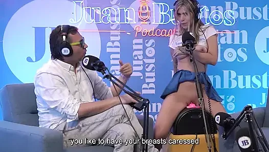 Oyuncaklarından daha iyi! Mollysmith Juan Bustos Podcast'te Sybian makinesinin her yerine fışkırtıyor