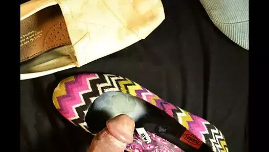 Katie, boşalmam için ayakkabılarını postaladı