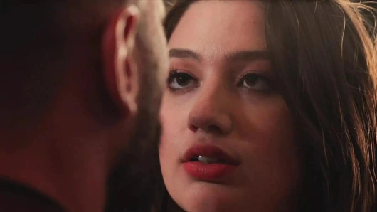 Derin. Tombul güzeller Lena ve Alyx domlarına boyun eğiyor